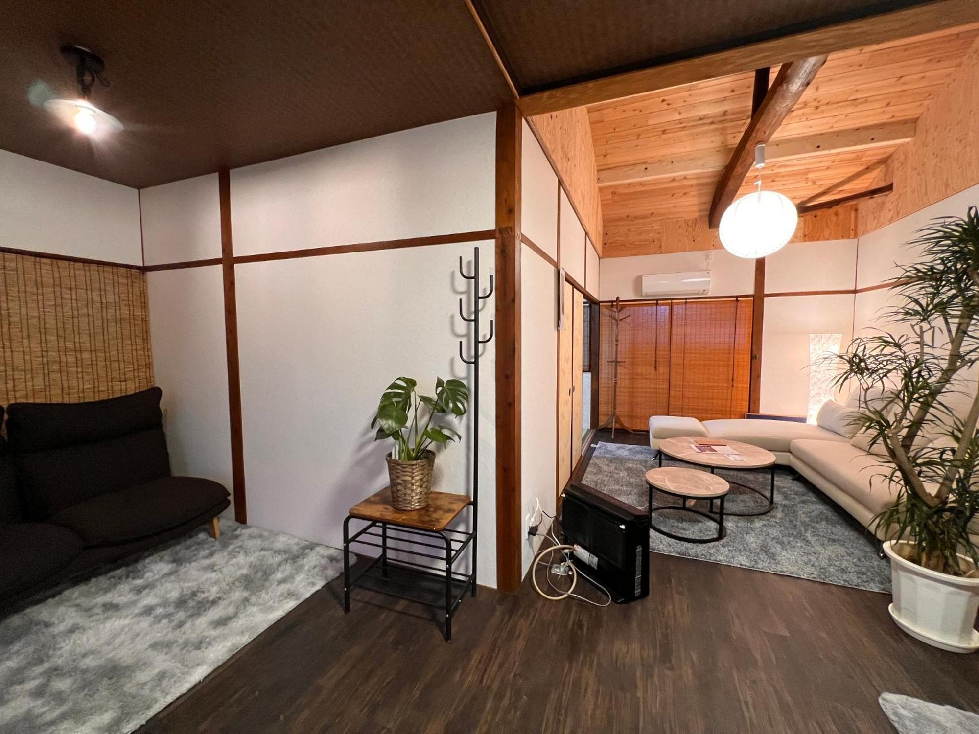 Old Modern House In Apartment Nara